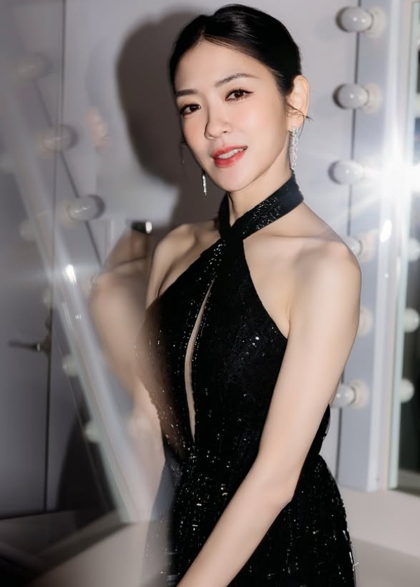 44歲女星驚傳重摔「右腿肌肉萎縮」癱坐輪椅!急入院動刀最新病況曝光