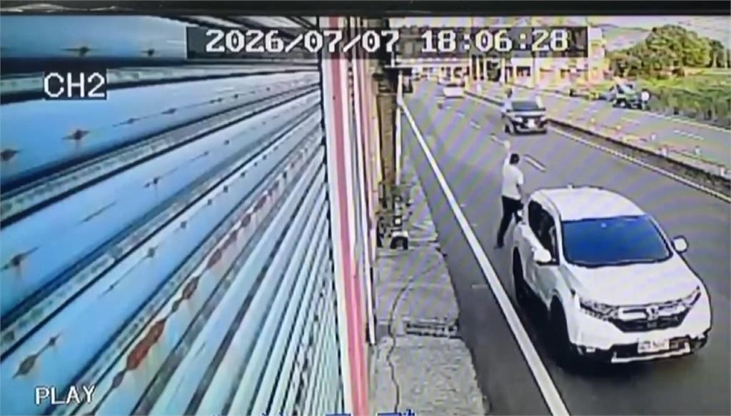 電線垂落隱形殺手! 田中女騎士被勾到慘摔車