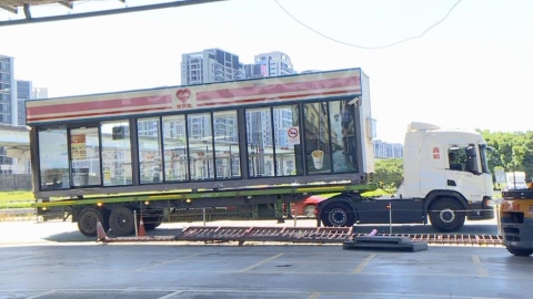 巴威颱風來襲!萊爾富三重美堤店搭車跑了 撤離畫面曝光