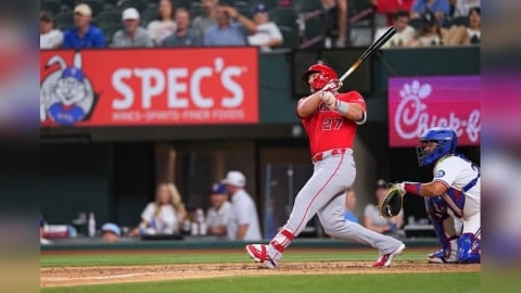 MLB(影)/「神鱒」登上大聯盟15週年開轟慶祝!總教練鈴木清:永遠不要懷疑他