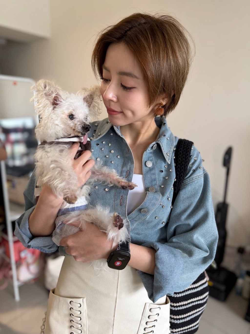 王瞳痛失摯愛！12歲愛犬「哈嚕」離世 淚喊：去找艾成爸比