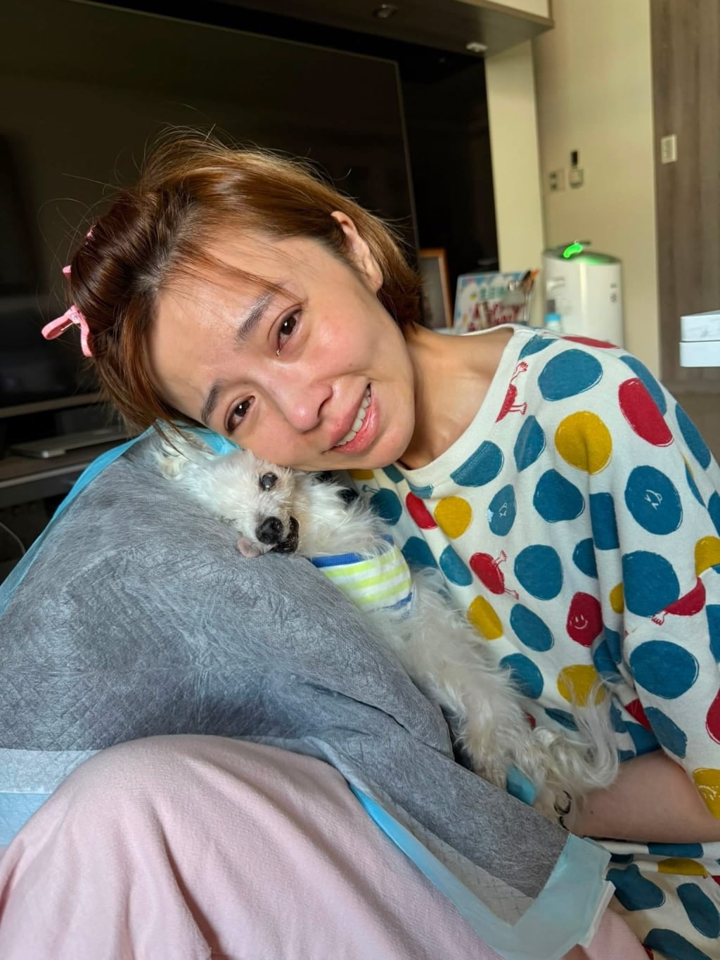王瞳痛失摯愛！12歲愛犬「哈嚕」離世 淚喊：去找艾成爸比