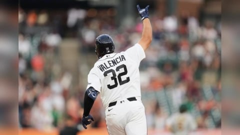 MLB(影)／老虎菜鳥捕手生涯首打席就開轟！想到家人和地震喪生同胞受訪潸然淚下
