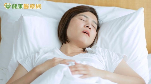 45歲女睡覺打鼾聲大到嚇人 竟是「舌根肥厚」惹禍