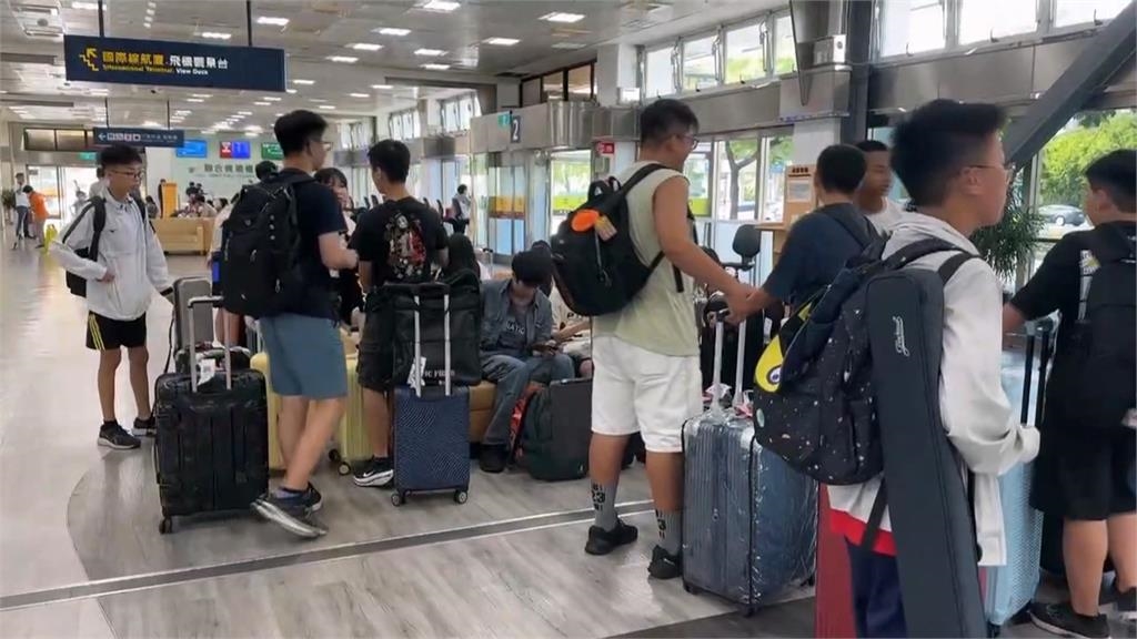 巴威颱風近逼! 澎湖機場湧大批返本島人潮