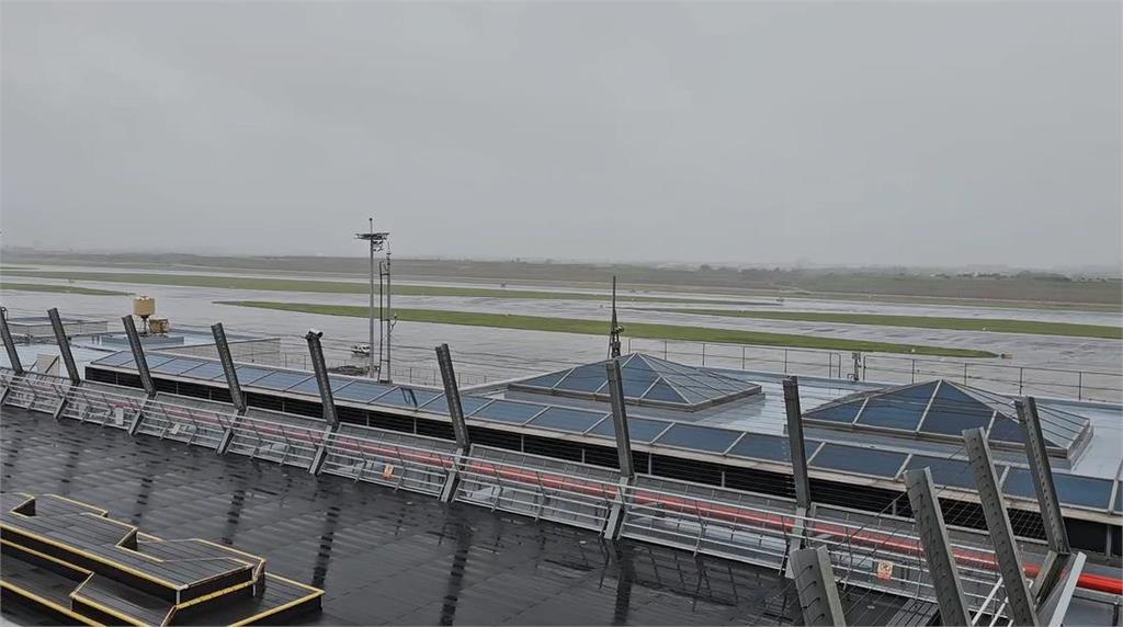快新聞/颱風威力十足!桃機表定760架次起降 僅2機會到場「出入境掛零破紀錄」