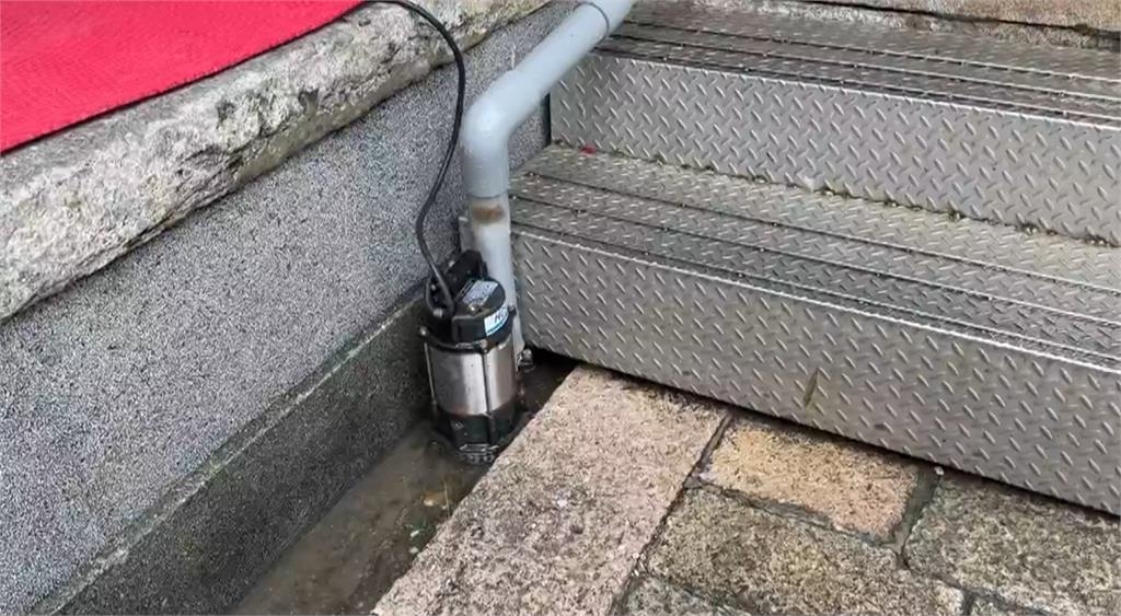 颱風夜驚魂！彰化市老屋暗夜崩塌　變廢墟　民眾嚇壞