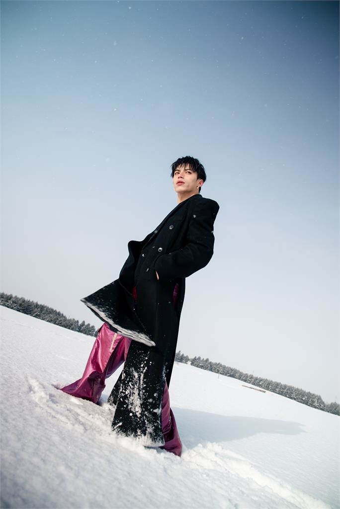 快新聞／首次見雪太興奮！Ozone哲言日本拍MV險凍壞　躺雪堆後冷到發燒