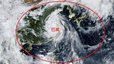 巴威遠離仍不可鬆懈!衛星雲圖驚見「1特殊現象」鄭明典示警:別登山
