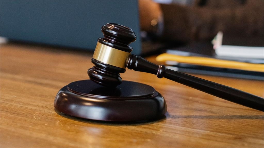 國中生抄罰寫到半夜…家長怒告學校要國賠200萬!結局神反轉「判免賠原因曝」