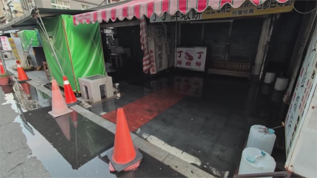 颱風後"天文大潮"來襲! 屏東東港.高雄旗津水漫馬路