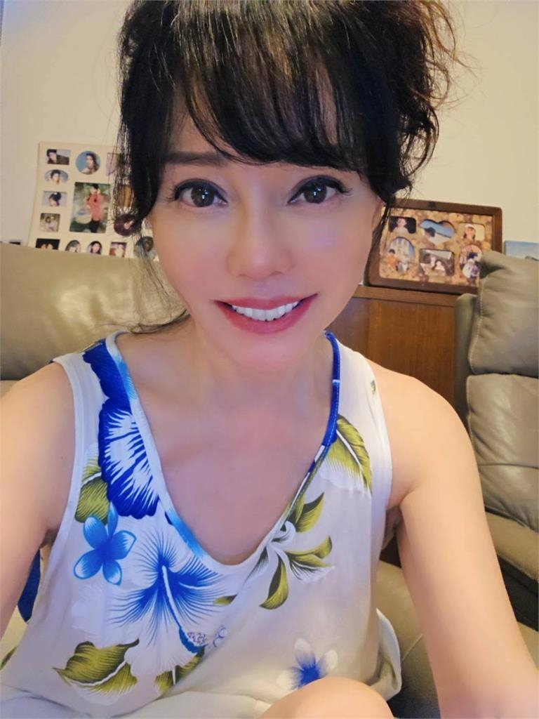 遭批「餵奶餵到12歲、怪咖父母」!狄鶯怒喊「3句話」打臉親舅方駿