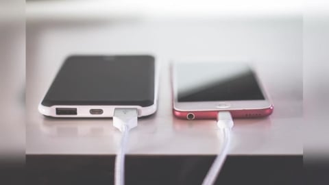 手機電量狂噴超焦慮?日本實測5個「隱藏設定」 網驚:螢幕向下超省電!