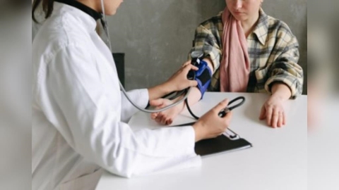 正妹洗腎怕黑「保護全開」仍成黑炭 ？醫揪出元兇：竟是這款飲品惹的禍