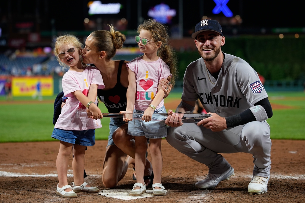 MLB(影)/爸爸拿MVP、女兒玩紅土!貝林傑明星賽最感人的全家幸福畫面