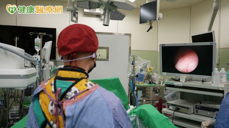無痛性血尿竟是癌!50歲男拖4個月就醫 驚見膀胱長滿「花椰菜狀」腫瘤