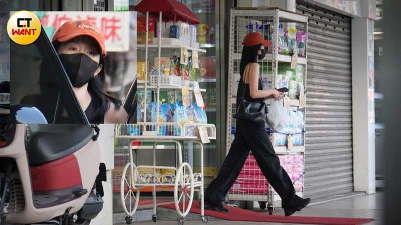 回到新北市新店區，邵雨薇到藥局買東西，氣色看起來不是很好。（圖／本刊攝影組）