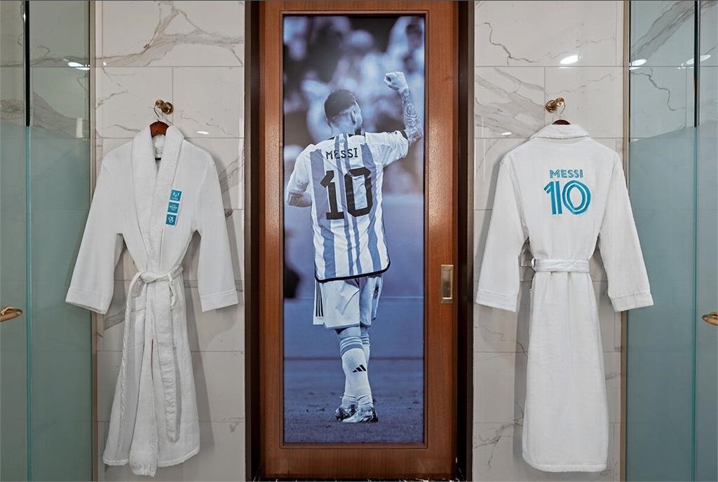 世足賽(影)/梅西鐵粉必朝聖!本人親自開箱介紹MESSI 10專屬夢幻套房