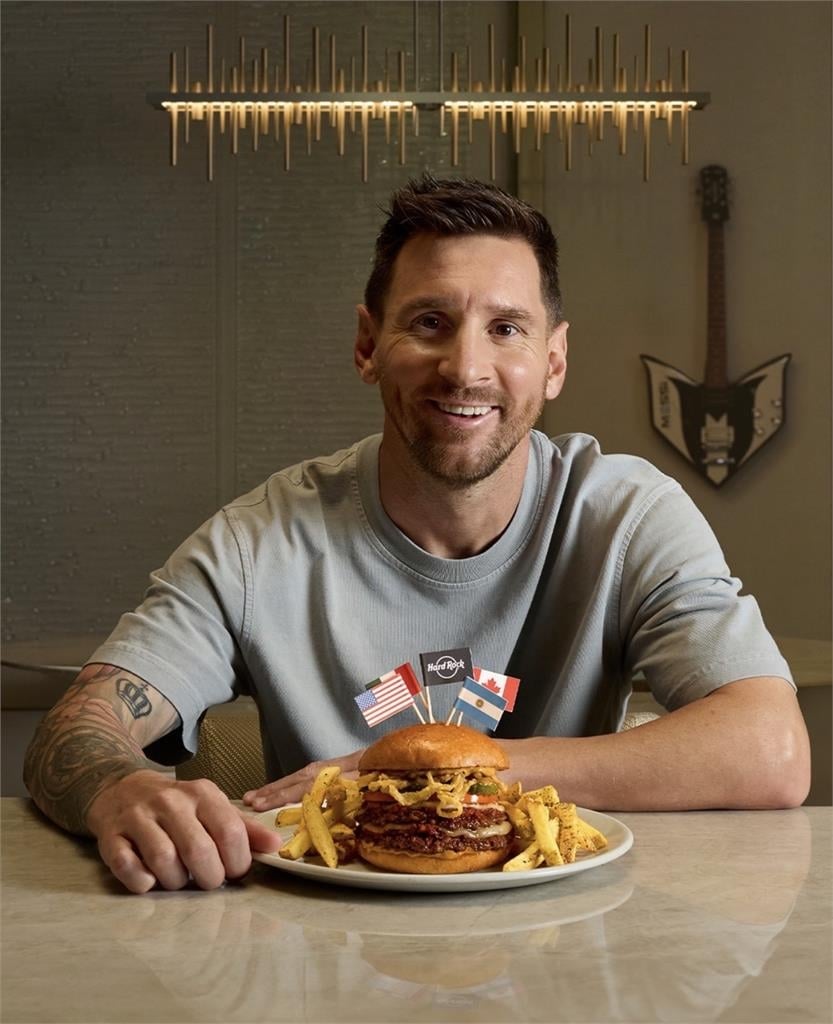 世足賽(影)/梅西鐵粉必朝聖!本人親自開箱介紹MESSI 10專屬夢幻套房
