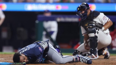 MLB(影)/明星賽最不願見到的事!光芒強打手指被球砸痛到躺地「X光結果出爐」