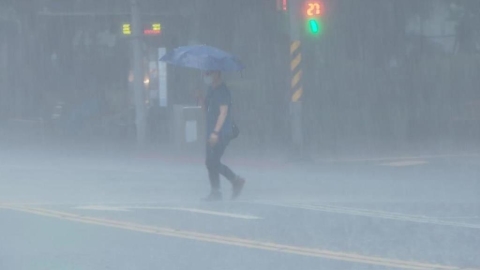 快躲雨！14縣市大雨特報　一路下到晚上