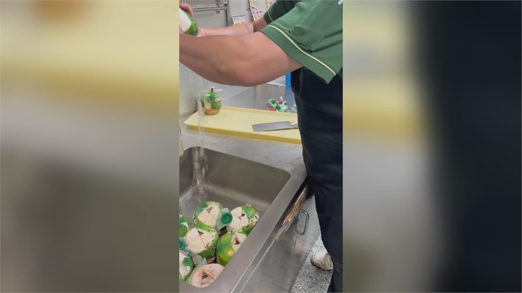 噁!剖椰子發現汁液黏稠如鼻涕 消費者控超市品管差