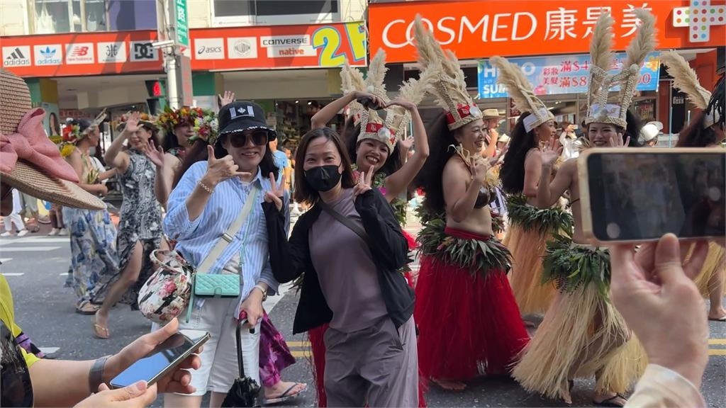南島豐年節登場! 國際踩街遊行嗨翻花蓮市區