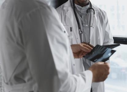急診忙翻天卻來神秘患者?醫親幫患者挖「陳年宿便」 揭背後無奈:可能不只是便秘