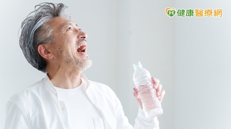 吹冷氣易陷慢性缺水危機？「補水三原則」教你聰明喝水