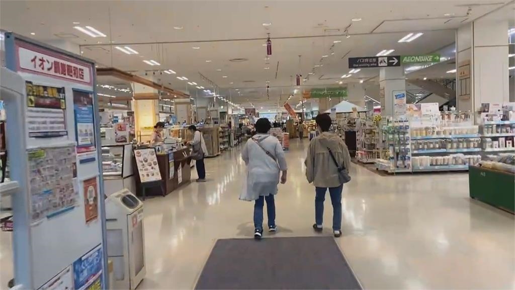 掃興！「泰獅航空」高雄飛札幌　旅客逾百件行李被丟包