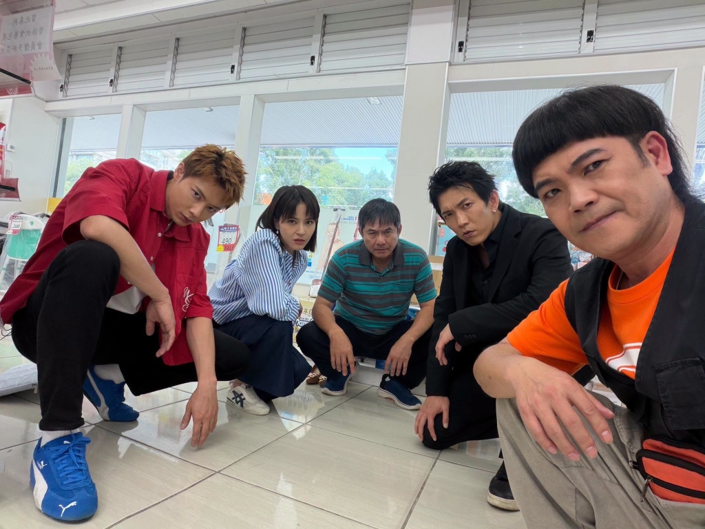 《豆腐媽媽》演員集體「變身角頭」!洪都拉斯、蘇晏霈「蹲地狠瞪」馬國弼一句話破功網笑瘋