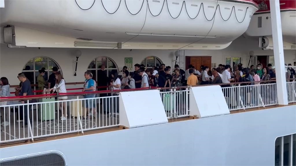 靠港那霸前1小時喊卡！旅客氣炸質疑船有問題　麗星急澄清