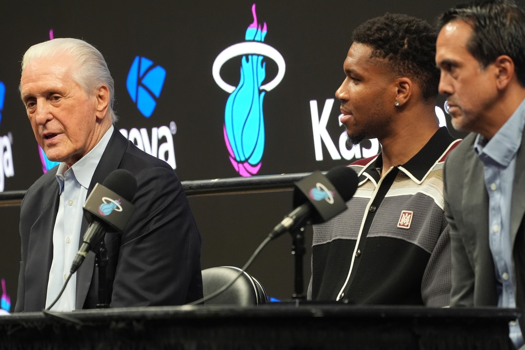 NBA(影)/熱火正式介紹字母哥加盟!總裁萊利暗示還有一位大咖將會降臨