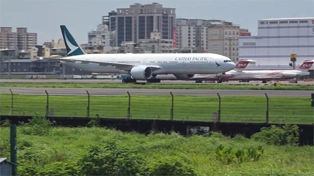 高雄飛機迷愛店喊停業! 上百遊客把握機會「喝咖啡、看飛機」
