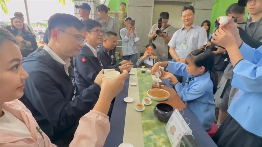 小小茶藝師上陣泡好茶 高雄夏祭新鮮市攜手六龜山茶生活節登場