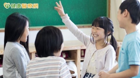 誇孩子「你真會講話」是鼓勵?小心可能影響孩子一生