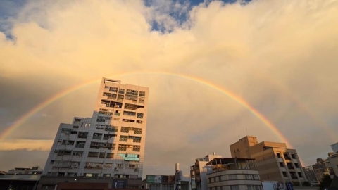 彰化花壇沒下雨卻有美景 「雙彩虹」巨大清晰高掛天際