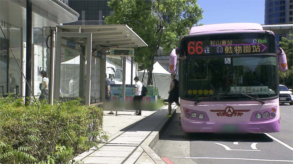 演唱會帳篷「霸道」 輪椅族被迫「倒退嚕」險象環生