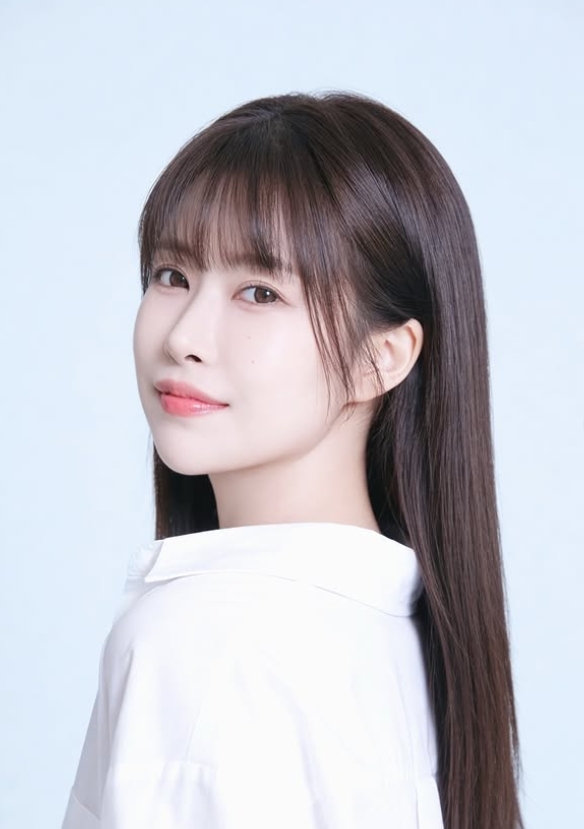 靠「姨母笑哏圖」走紅女星挺過4乳畸形!「釦子全開」大尺度COS照網酸爆:博關注
