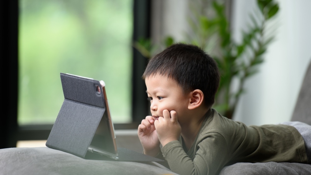 暑假3C使用時間增加:研究指出建立用眼與休息平衡有助維持視力健康