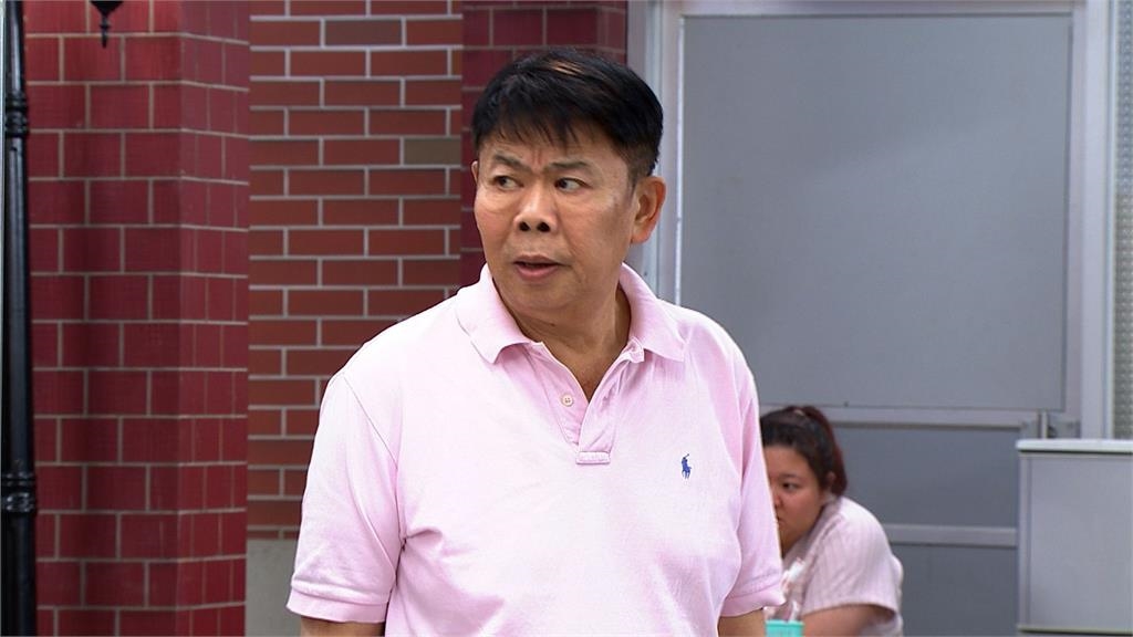 《豆腐媽媽》導演馮凱突襲客串「最狂奧客」!曾子益故意慢半拍偷看NG