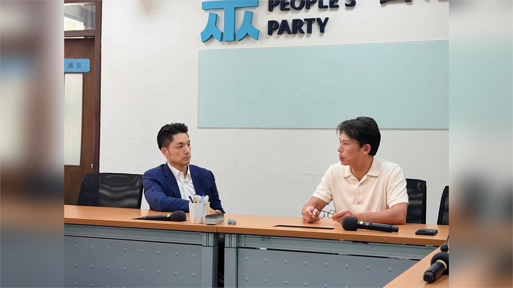 藍白沒邀阿館上凱道!館長直播脫口爆出「725暗黑真相」全放送 網驚:出賣國昌了