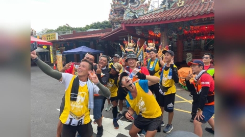 徒步走路比馬拉松還累!九天盃太子極限環台選手腳底起泡也要走