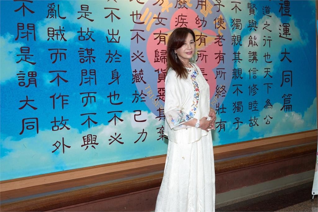 白家綺、吳東諺婚禮後首度公益合體!攜手《愛傳承》把幸福唱給長輩聽