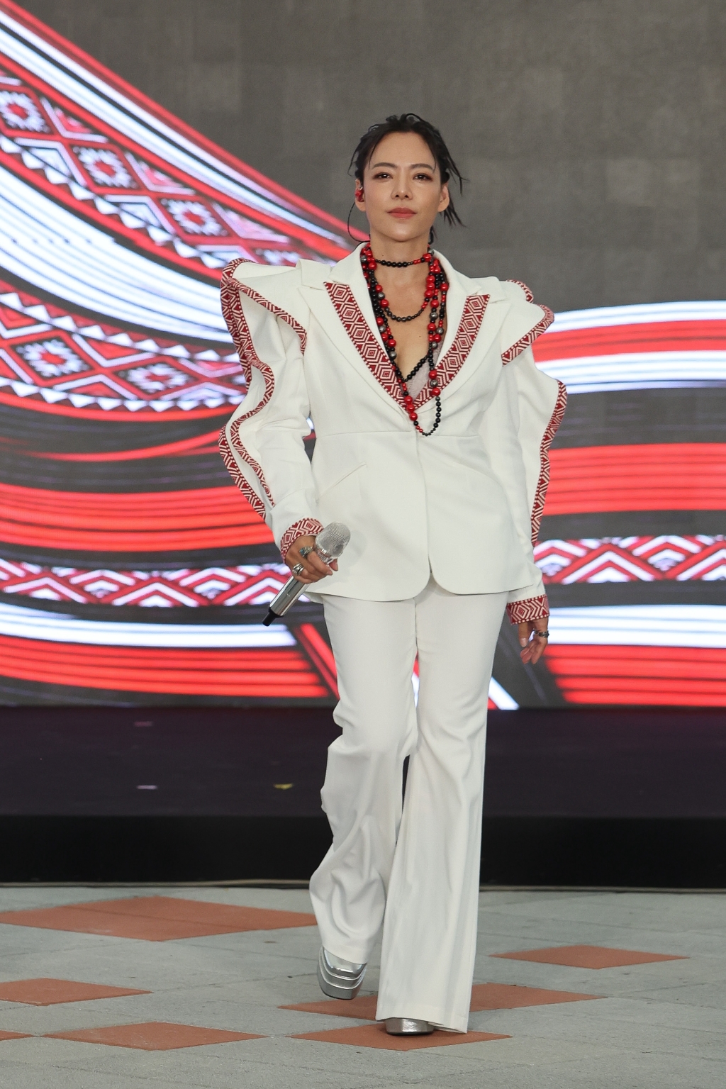 阿妹9月在台東開唱?親妹SAYA回應「合體計畫」 跨年演出進度也說了