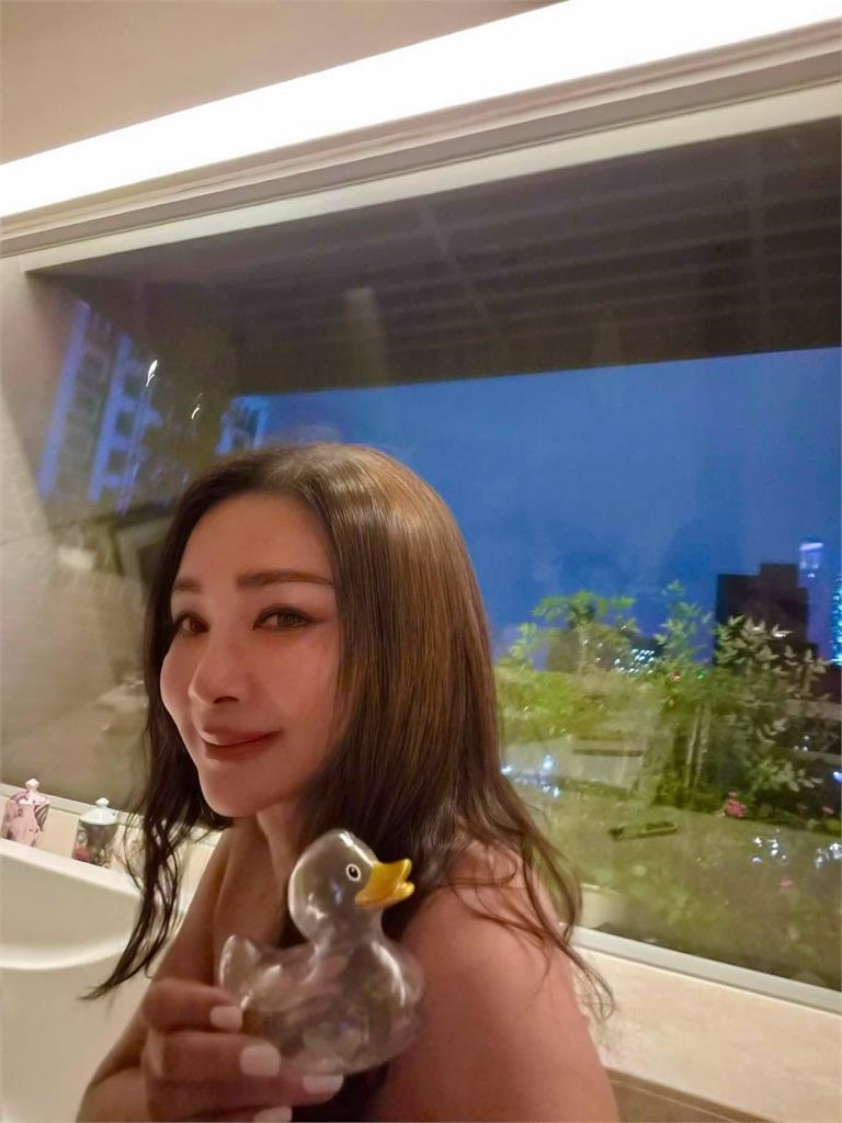陳美鳳深夜上傳「泡湯上空照」畫面超震撼!嬌問「這1句」粉絲猛告白:可以追你嗎