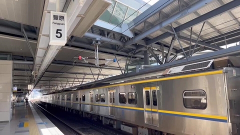 見血!豐原車站等車「被割傷」 民眾一看傻眼:扶手幾乎被鏽蝕