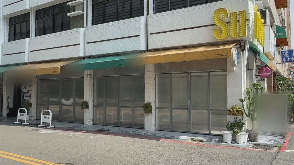 三角窗涼麵店占用騎樓 強裝鐵框門挨轟有礙交安