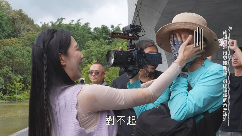 危險動作惹禍！楊繡惠出遊意外落水 驚險翻船場面嚇壞眾人