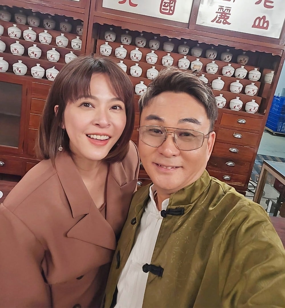 洪毛、林柏妤突襲《豆腐媽媽》劇組!驚喜同框蘇晏霈、羅子惟「親揭現身主因」